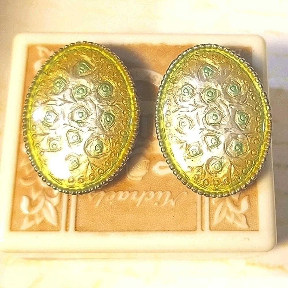 Ellen Designd Couture Signed Clip Earrings